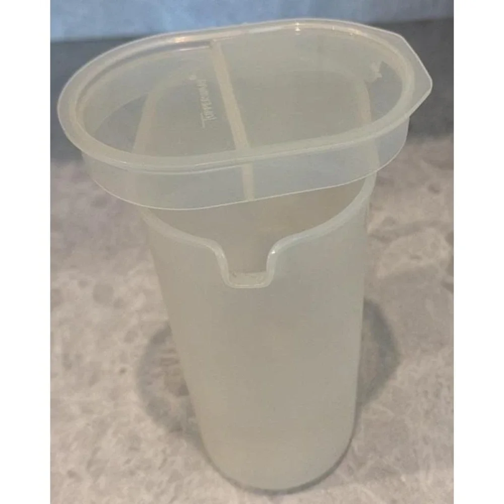 Tupperware Vintage 1 Quart Pitcher